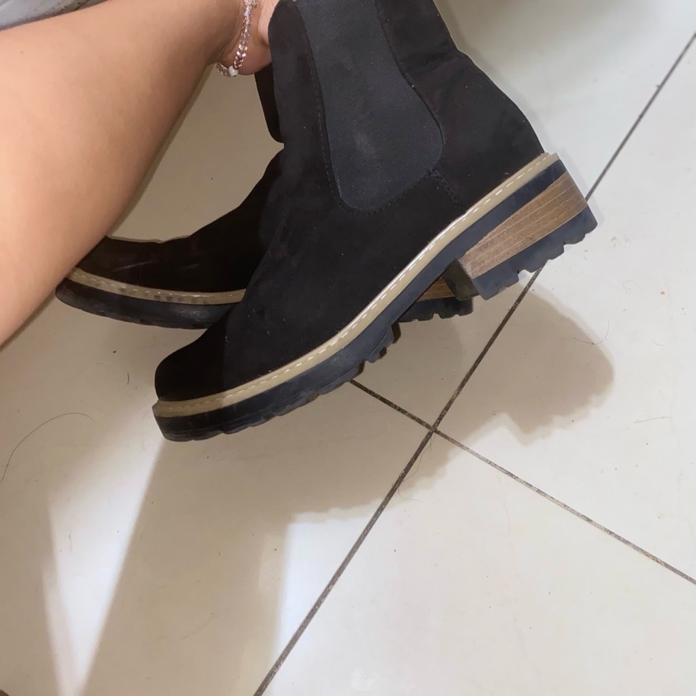 Boots - Picture 3 of 4